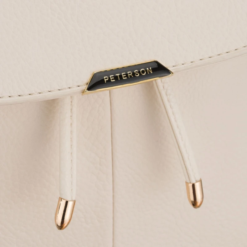 Mały plecak damski ze skóry ekologicznej beżowy miejski z klapką - Peterson
