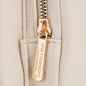 Mały plecak damski ze skóry ekologicznej beżowy miejski z klapką - Peterson