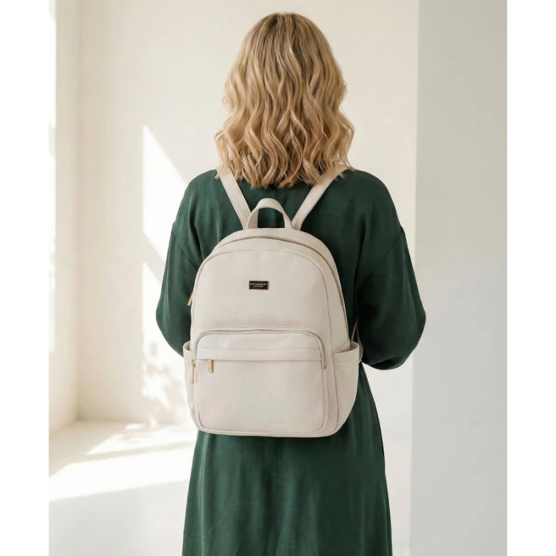 Duży plecak damski ze skóry ekologicznej beżowy miejski do pracy mieści A4 - Peterson