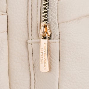 Duży plecak damski ze skóry ekologicznej beżowy miejski do pracy mieści A4 - Peterson