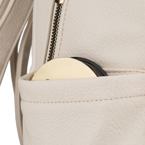 Duży plecak damski ze skóry ekologicznej beżowy miejski do pracy mieści A4 - Peterson