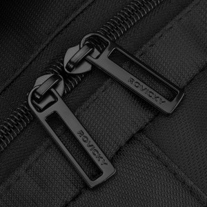 Pojemny plecak podróżny do samolotu wykonany z poliestru w czarnym kolorze - Rovicky