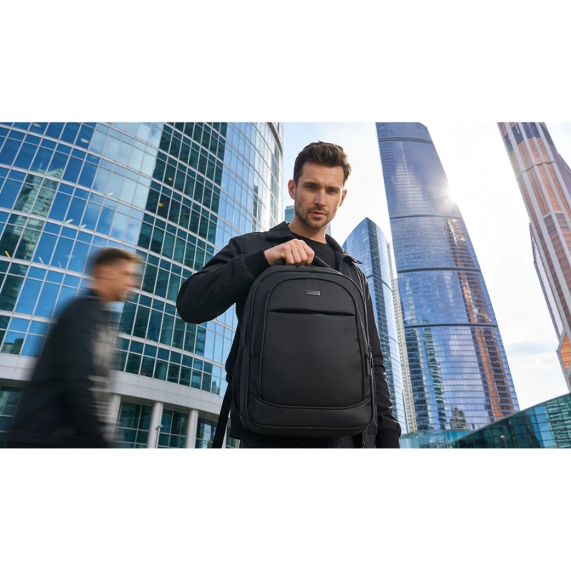 Pojemny plecak podróżny do samolotu wykonany z poliestru w czarnym kolorze - Rovicky