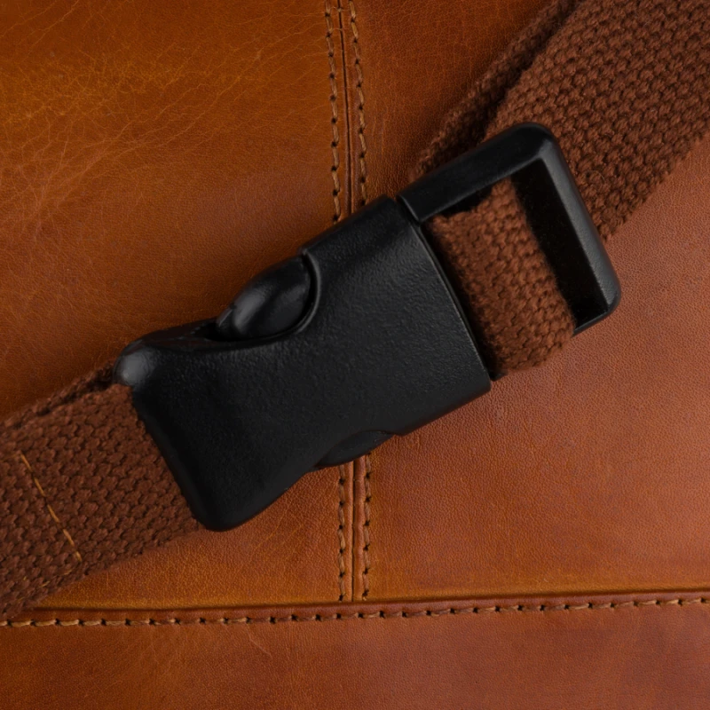 Męska brązowa skórzana nerka na biodra lub przez ramię crossbody modna mała saszetka - Peterson