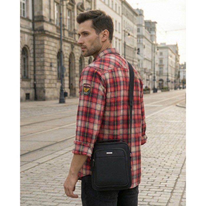 Mała listonoszka męska czarna z poliestru miejska lekka saszetka na ramię - Peterson