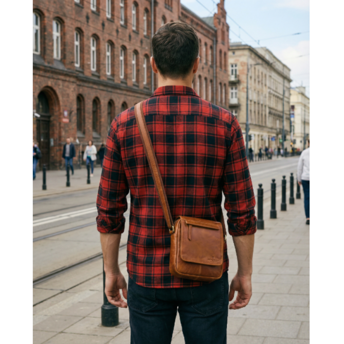 Listonoszka męska brązowa skórzana mała saszetka na ramię - Peterson