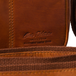 Listonoszka męska brązowa skórzana mała saszetka na ramię - Peterson