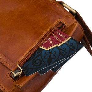 Listonoszka męska brązowa skórzana mała saszetka na ramię - Peterson