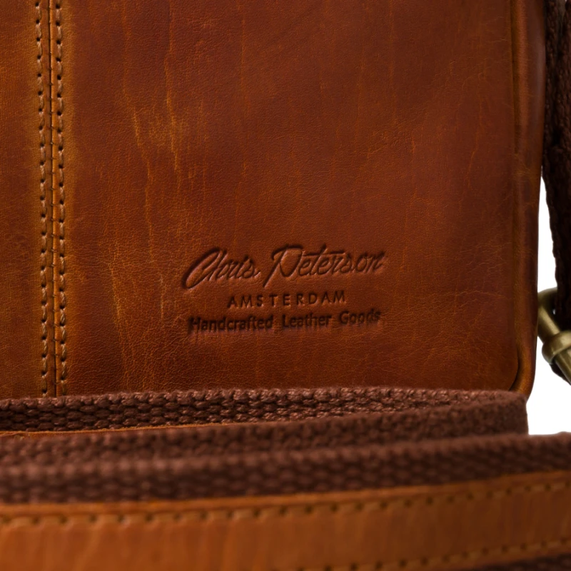 Brązowa torebka męska miejska listonoszka mała ze skóry naturalnej modna elegancka - Peterson
