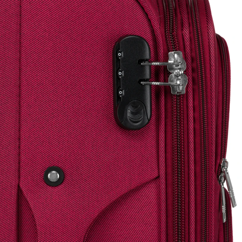 Średnich rozmiarów walizka z miękkiego materiału, wykonana z poliestru w czerwono-niebieskim kolorze - Peterson