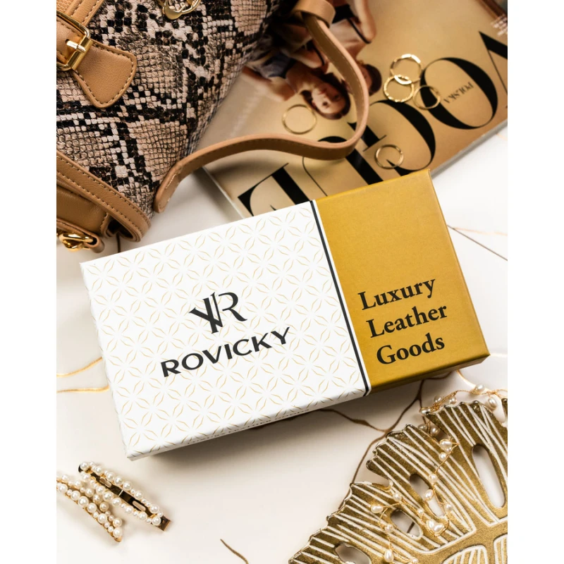 Czarny portfel-piórnik damski z lakierowanej skóry naturalnej wyposażony w system RFID - Rovicky