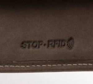 Skórzany portfel z zapinką i ochroną kart RFID — Peterson