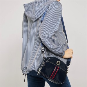 Granatowa damska listonoszka Monnari BAG1190
