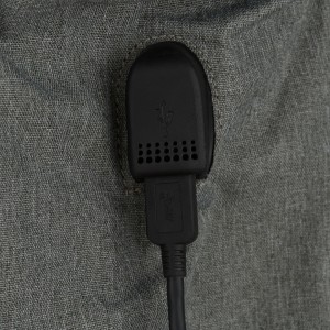 Pojemny plecak dla mamy wykonany z poliestru w szarym kolorze, wyposażony w port USB - Peterson