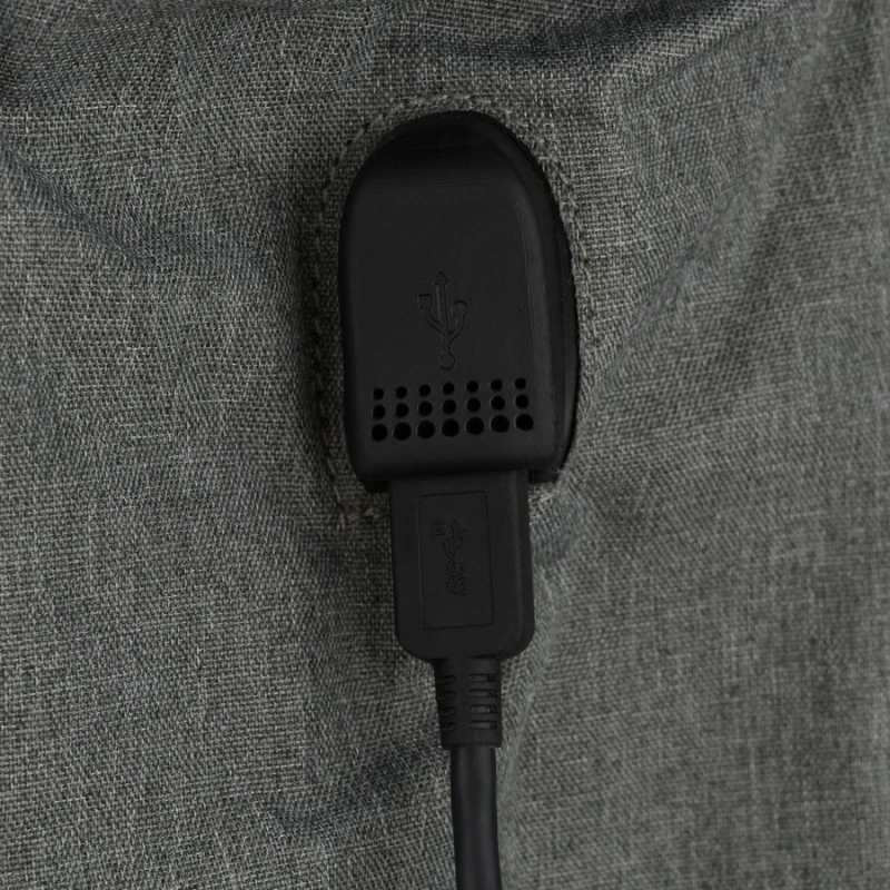 Pojemny plecak dla mamy wykonany z poliestru w szarym kolorze, wyposażony w port USB - Peterson