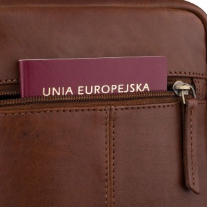 Miejska, brązowa listonoszka męska ze skóry naturalnej zawieszona na regulowanym pasku - Peterson