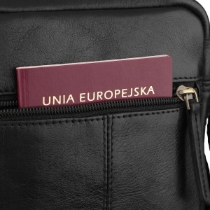 Miejska, czarna listonoszka męska ze skóry naturalnej zawieszona na regulowanym pasku - Peterson
