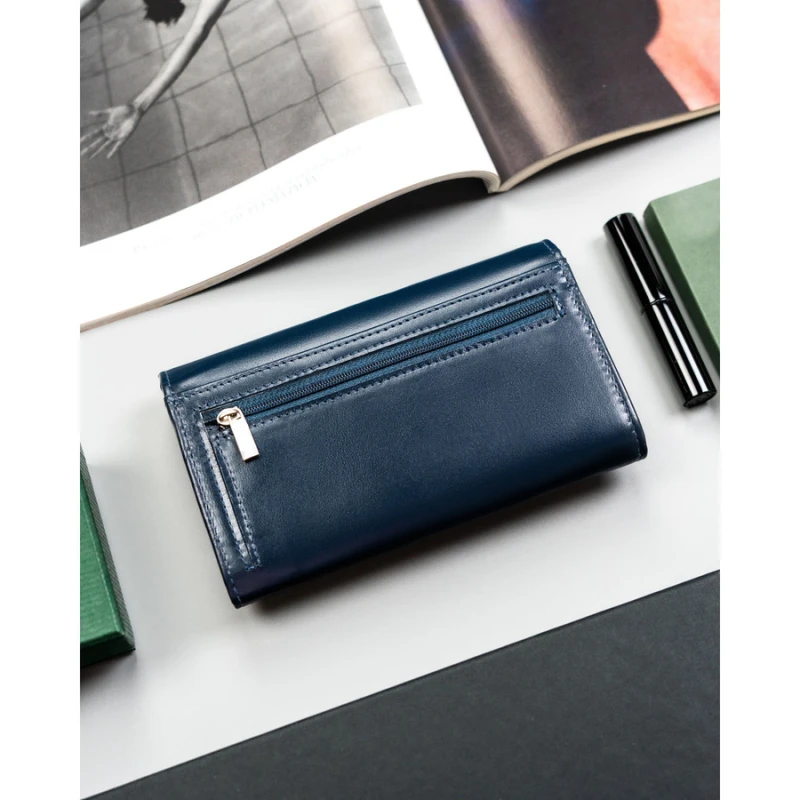 Duży portfel damski ze skóry naturalnej w granatowym kolorze - Rovicky