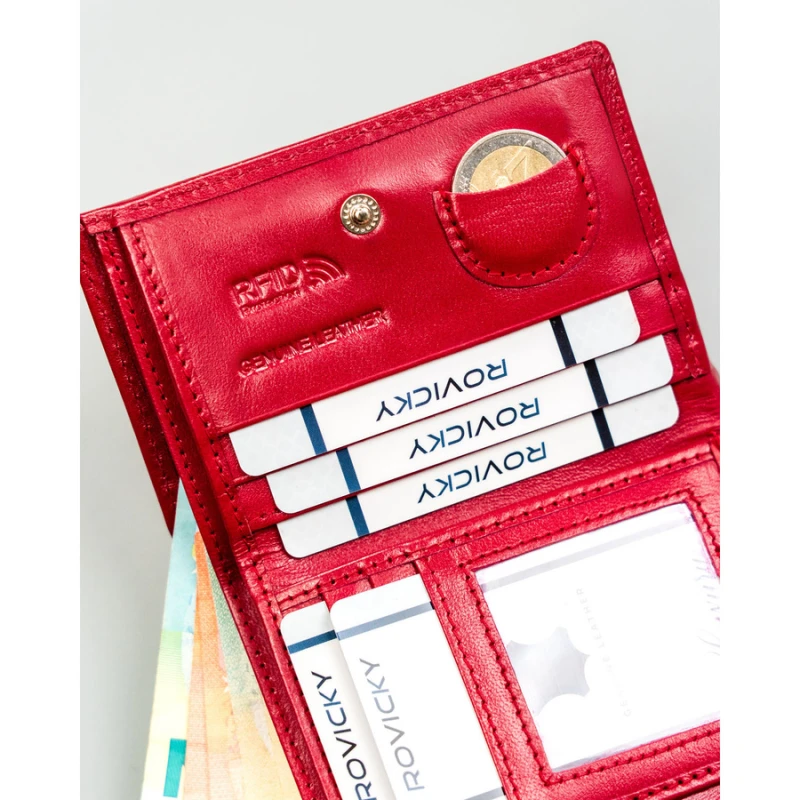 Różowy portfel damski ze skóry naturalnej wyposażony w system RFID - Rovicky