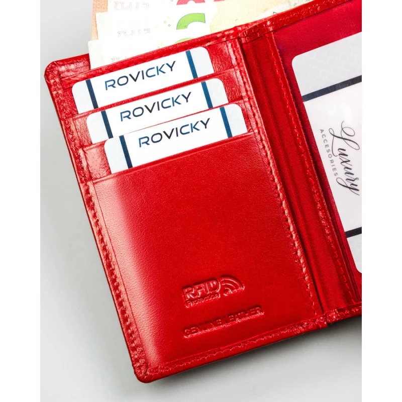 Pionowy portfel damski ze skóry naturalnej w czerwonym kolorze - Rovicky