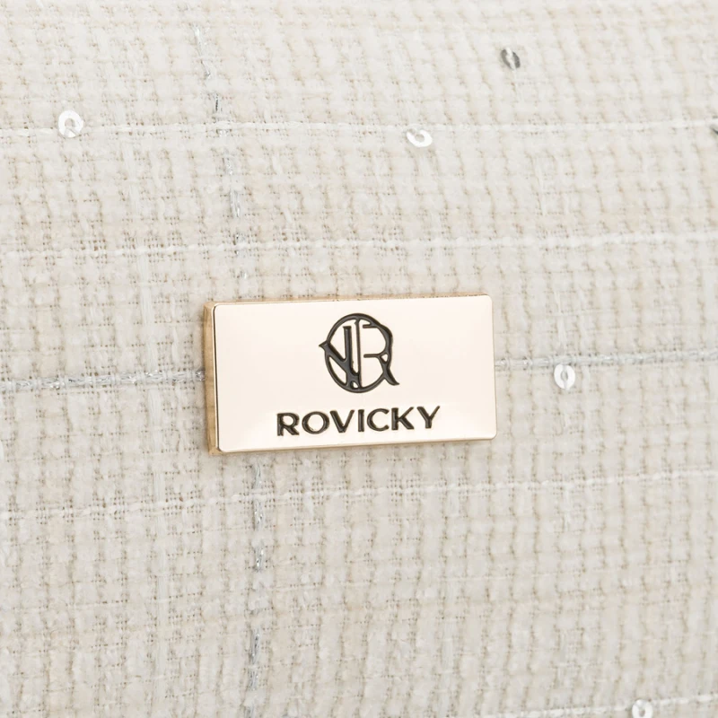 Pojemna kosmetyczka damska wykonana z materiału syntetycznego w beżowym kolorze, zamykana suwakiem - Rovicky