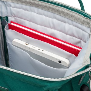 Zielony plecak damski z poliestru z miejscem na laptopa i portem USB - Peterson
