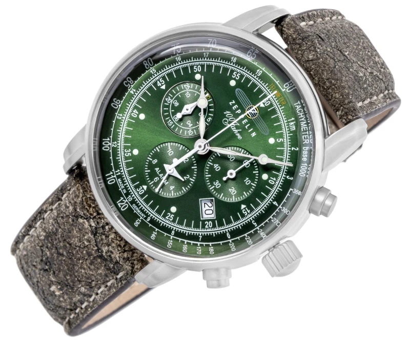 Zielona tarcza zegarka Zeppelin 8680-4 z chronografem i datownikiem