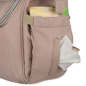 Beżowy plecak mommy-bag wykonany z poliestru, dwukomorowy i zamykany suwakiem - Peterson