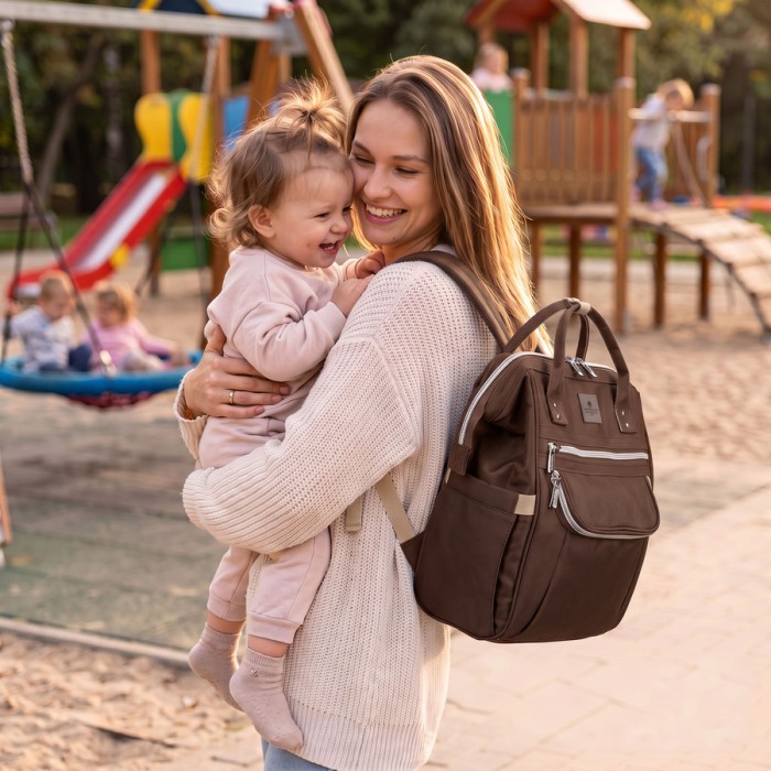 Brązowy plecak mommy-bag wykonany z poliestru, dwukomorowy i zamykany suwakiem - Peterson